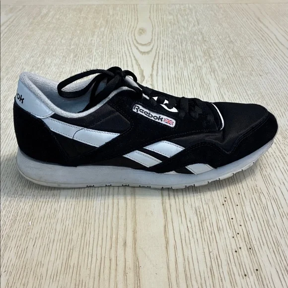 ⏳LAST CHANCE⏳Men’s Reebok Classic Suede and Nylon Sneakers (Black/White) - Picture 15 of 15